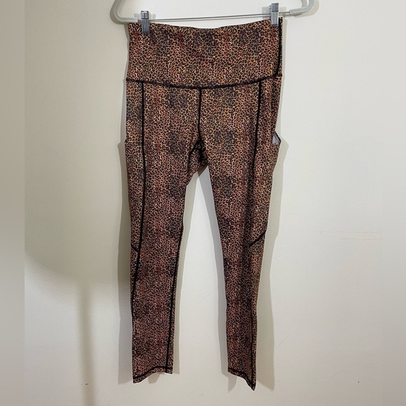 N.W.T. Yomover sz Md compression leggings in a brown animal print - Picture 5 of 10